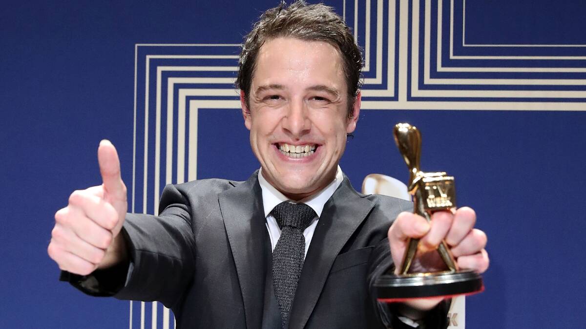 Samuel Johnson poses with the Gold Logie. (Photo: Scott Barbour/Getty Images