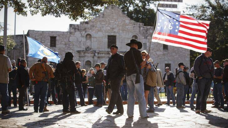 Demonstrators, some with rifles, gather for a pro-gun rally at the Alamo in San Antonio, Oct. 19, 2013.  Photo: NEW YORK TIMES
