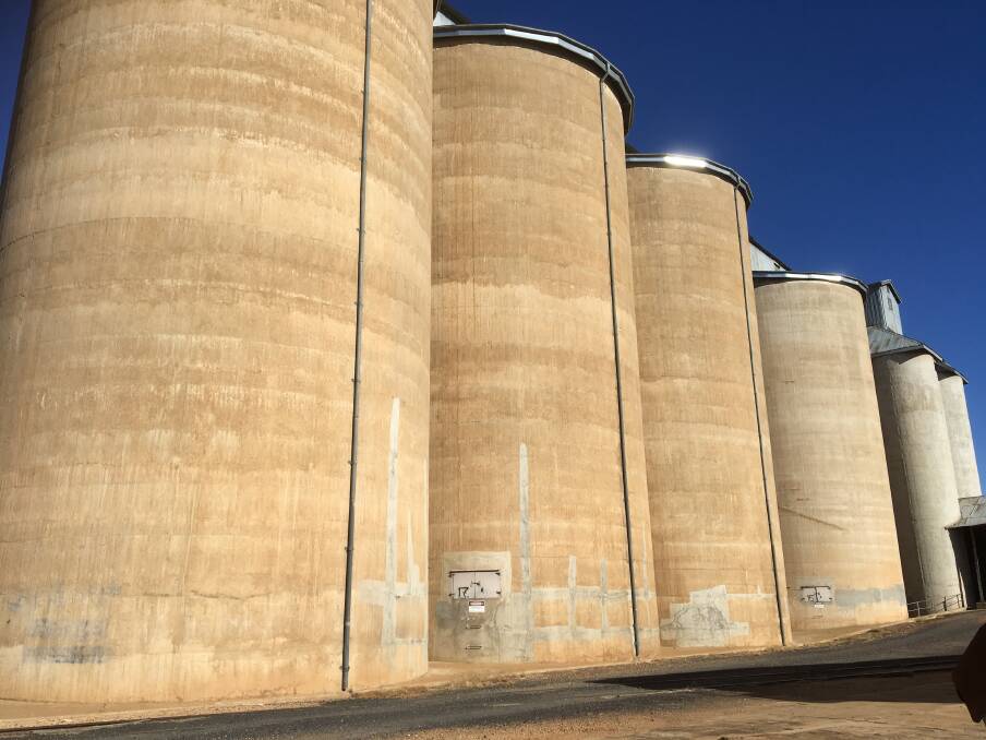DRAB: Silos in Narromine without art work on them.