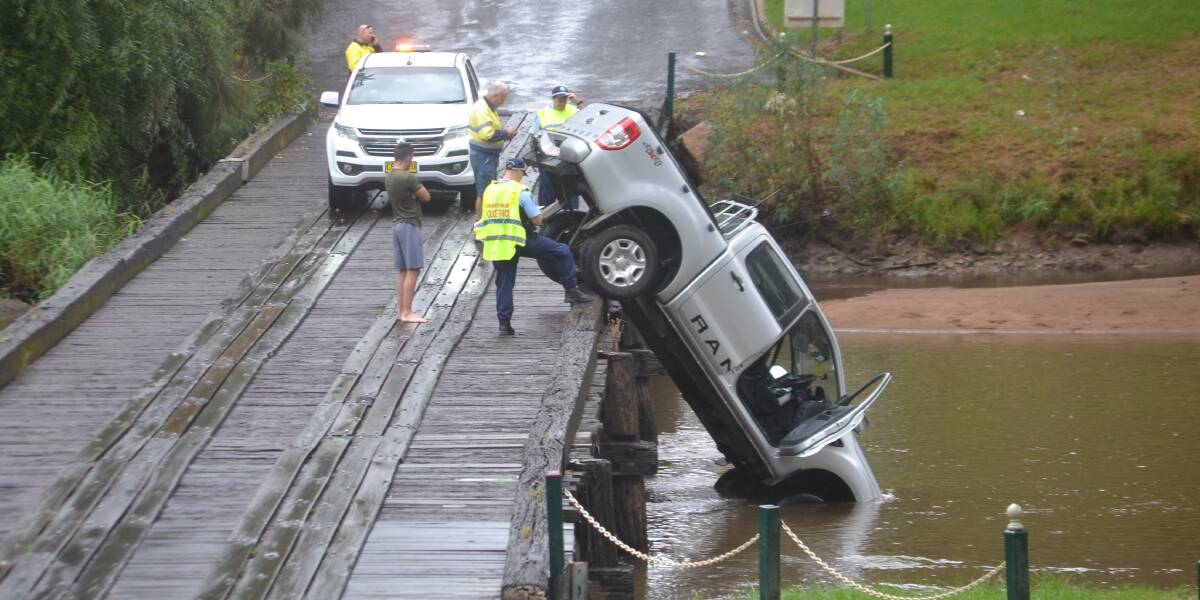 Slippery when wet: Car ends up in the Lachlan River at Cowra