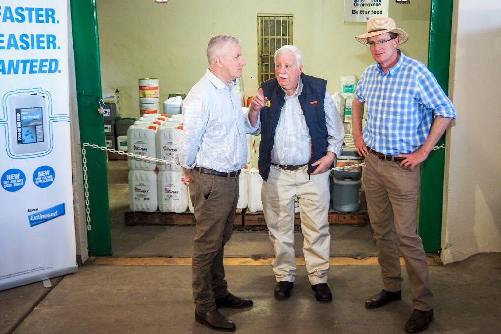 Meeting Michael White.
Acting Prime Minister Michael McCormack and Member for Calare, Andrew Gee, met with Wellington rural reseller, Michael White to discuss the economic impact of the drought on regional small businesses like his.