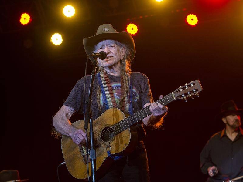 Willie Nelson has had to cancel his latest US tour citing breathing problems.