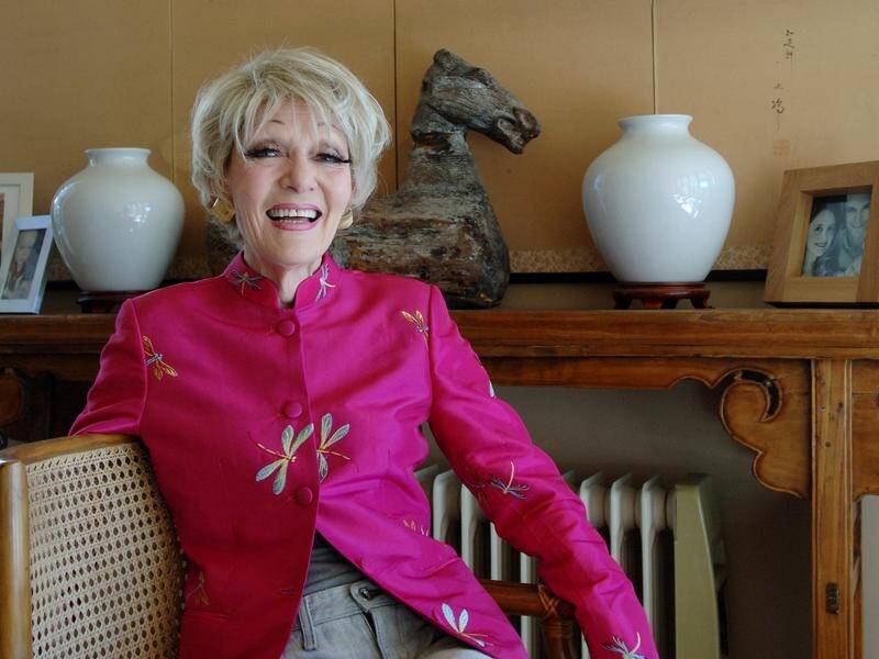 Australian entertainer Jeanne Little has died at the age of 82.