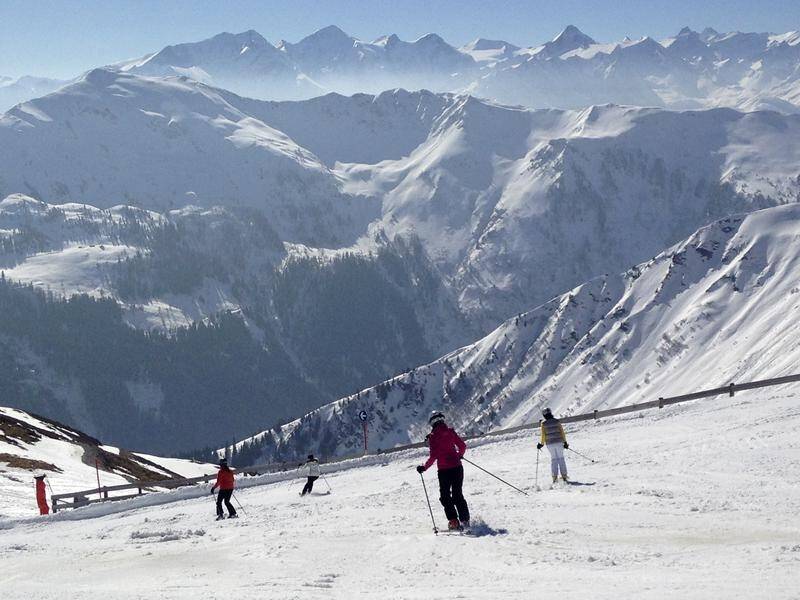 Three skiers have been killed and two injured in an avalanche in central Austria.