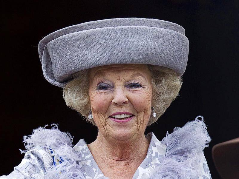 Former queen Beatrix tested after coming down with "mild cold symptoms".